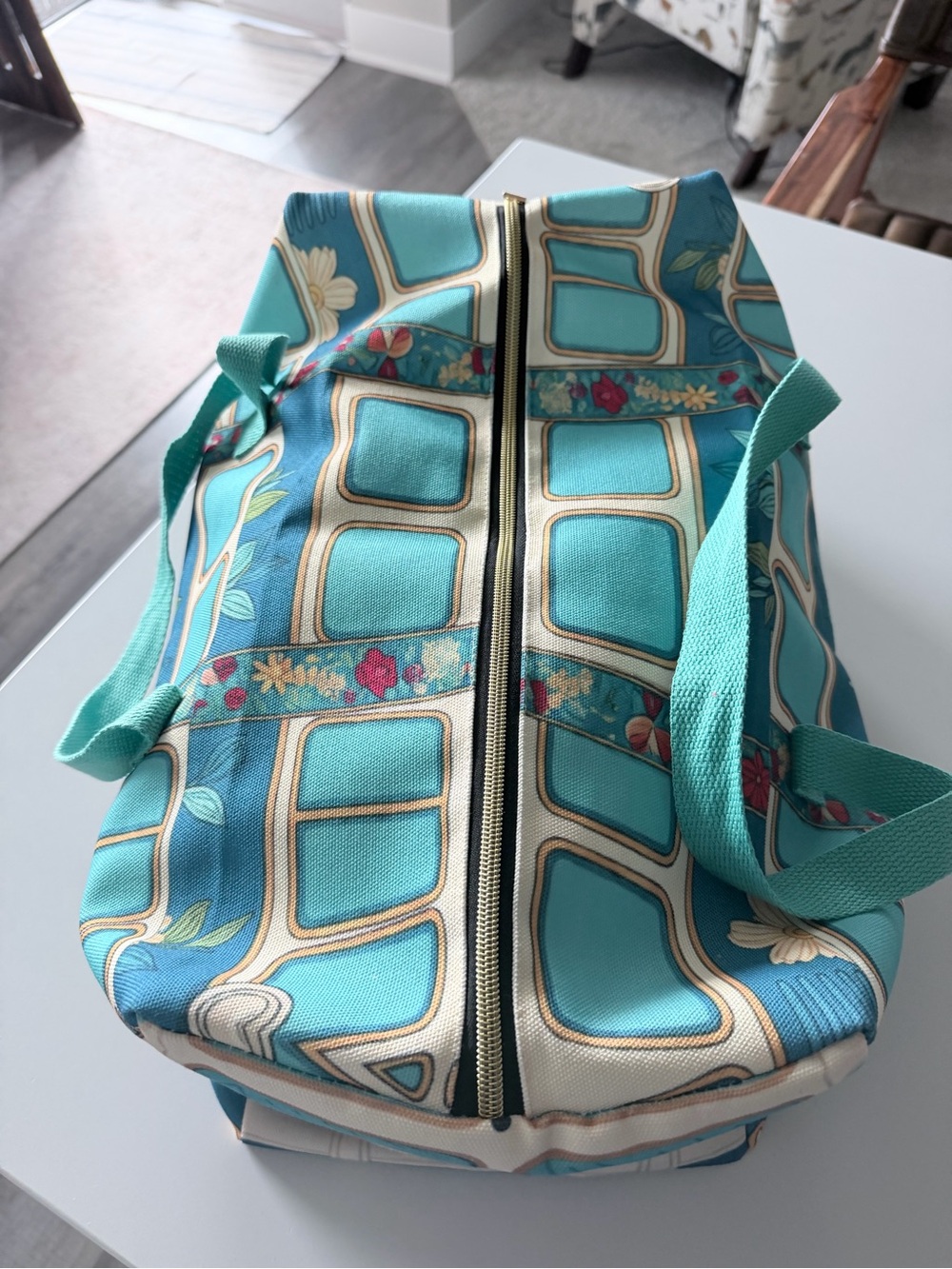 Vintage-style VW camper bus duffle bag - Picture 5 of 12
